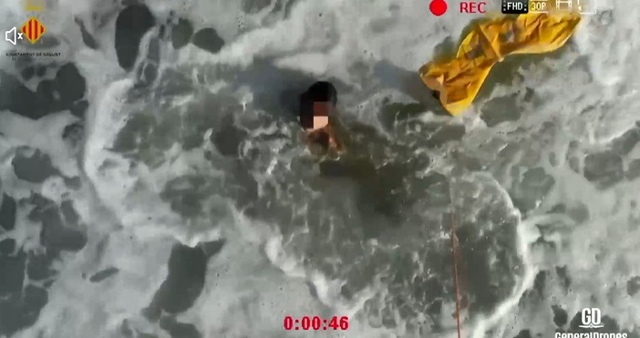 Пионерска спасителна служба с дрон разпространена по испанските плажове спаси