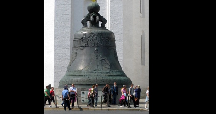 Цар Камбана  на руски  Царь ко́локол е най голямата камбана в света отлята за Успенския събор в Кремъл  Москва За отливането на