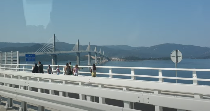 Във вторник Хърватия откри дългоочаквания мост свързващ две части от