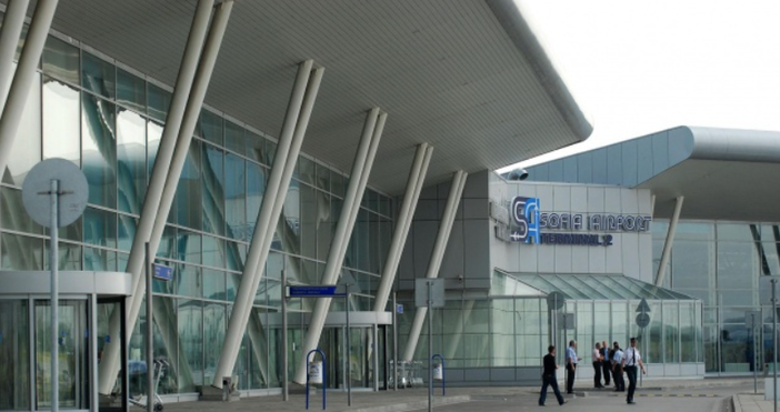 Напрежение на столичното летище Сигнал за бомба на Летище София е получен