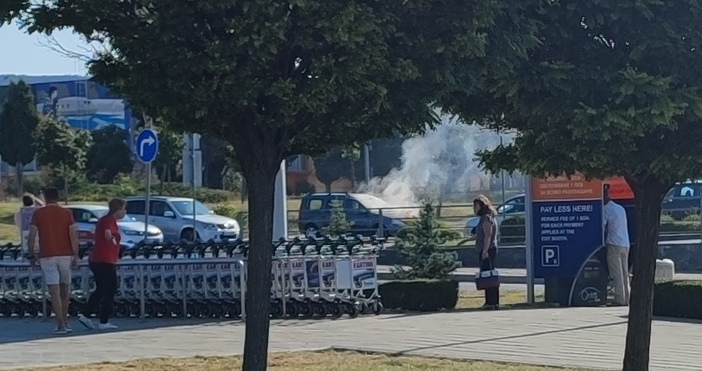 Автомобил се запали тази сутрин на паркинга на Летище Варна