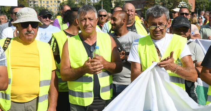 Протестите продължават и днес. От Браншовата камара Пътища се надяват