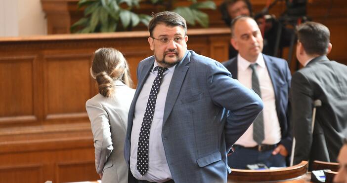 В последния си работен ден парламентът реши да отпаднат специалните