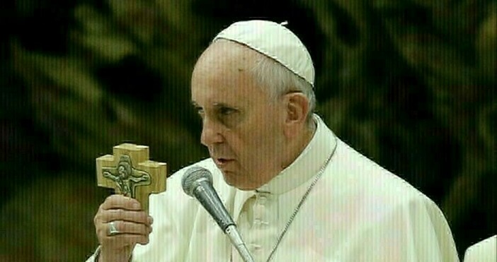 Папата отново се помоли за мирното бъдеще на европейска държава.След