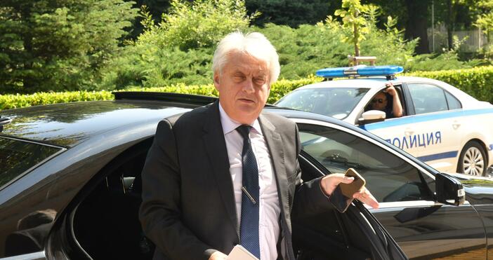 Вътрешният министър в оставка предаде работата си на наследника си