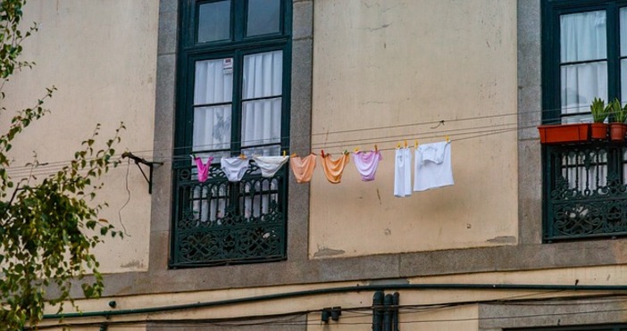 Във Варна вече е забранено да се простира пране  на балкона,