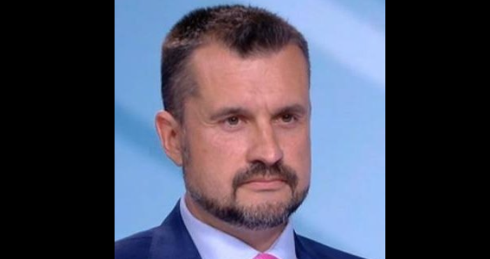Бивш служител на Президентството попиля държавния глава Политологът Калоян Методиев излезе с