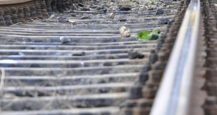 Локомотив се запали на гара Караджалово община Първомай Влак 8650