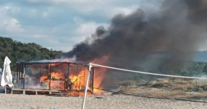 Пожар опостуши култово заведение в известен българския курорт.Изгоря последният бар