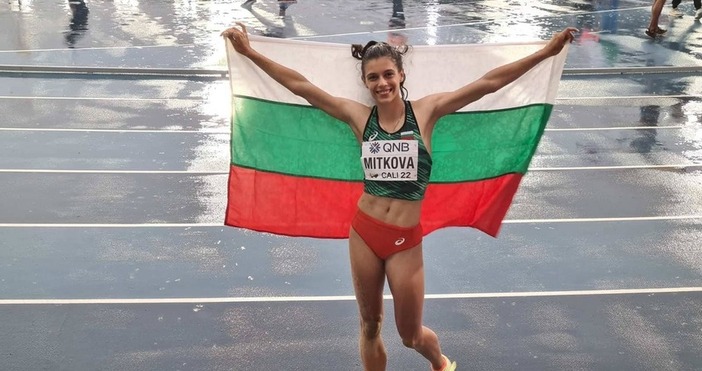 Световната шампионка на скоко дължина се прибра у нас Пламена Миткова