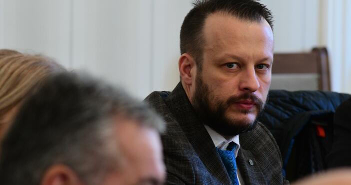 Йордан Терзийски от Продължаваме промяната коментира пред Нова Нюз кризата