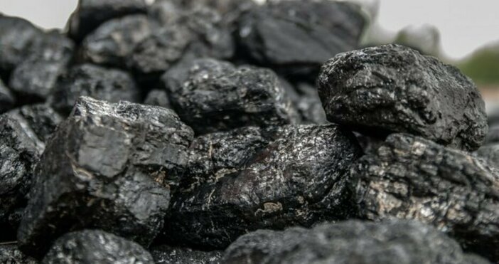 От полунощ влезе в сила забраната за внос на руски въглища в