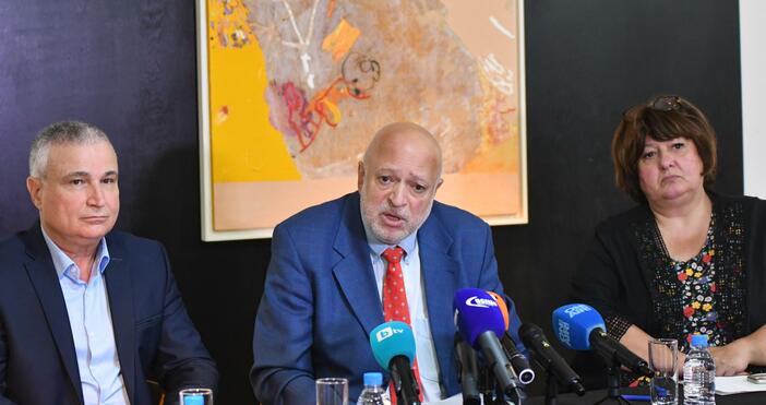 Проф. Велислав Минеков, който е министър на културата в служебното