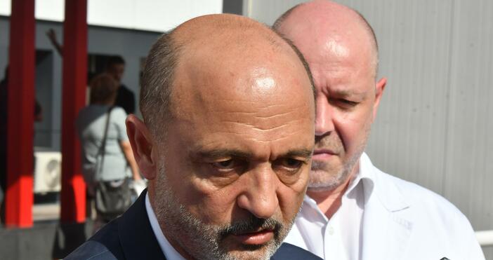 Трябва да има различен период на карантина за ваксинирани и