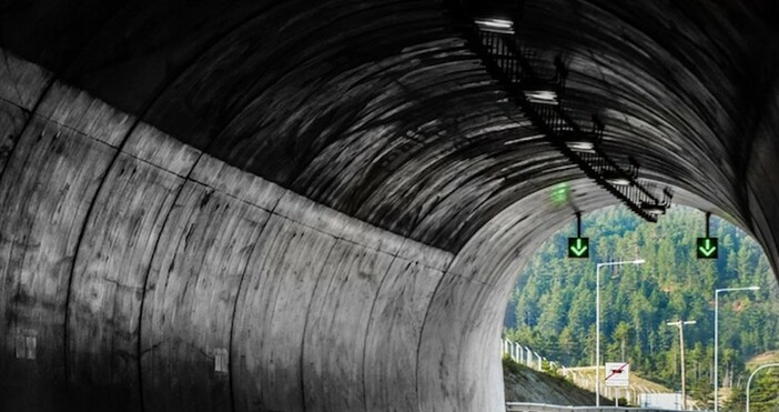 Институтът за пътна безопасност представи доклад относно пътен тунел Железница, след
