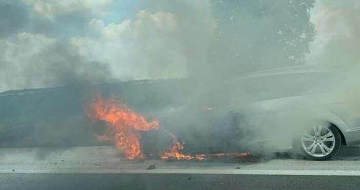 Автомобил пламна на магистрала Хемус след ОМВ посока Варна Шумен  Информацията