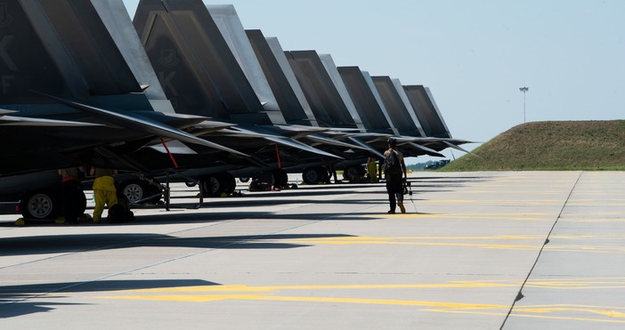 САЩ засилват военното си присъствие на източния фланг в Европа  F 22