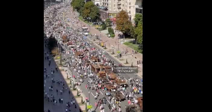 Парад на Победата проведе Украйна в центъра на Киев.Заловени руски