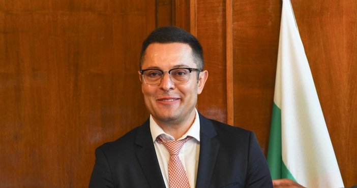 Министър Пулев успокоява българския бизнес  Служебният кабинет е обединен около това