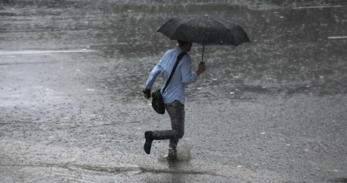 Бури и валежи на някои места в страната се очакват