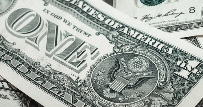 Доларът достигна 20 годишен връх Американският долар се покачи до 20 годишен