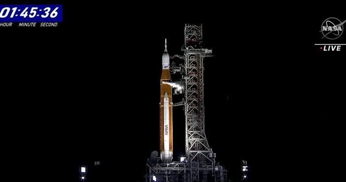 Гледайте на живо подготовката и изстрелването към Луната на новата