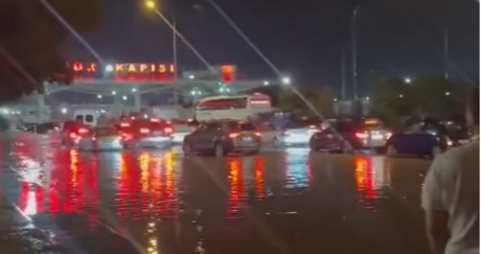 Наводнение на ГКПП Капитан Андреево На кадри от Meteo Balkans