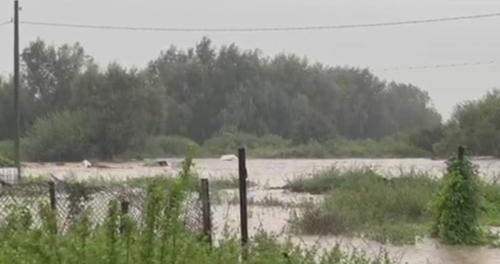 Трагедия в българско село след дъждовете.Карловското село Богдан е откъснато