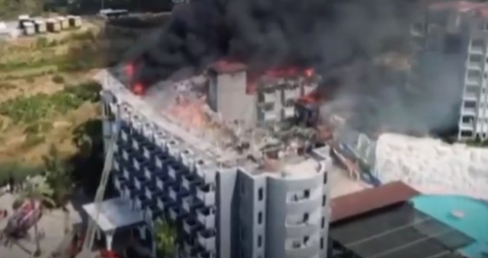 Голям пожар се разрази в петзвезден хотел в курорта Алания