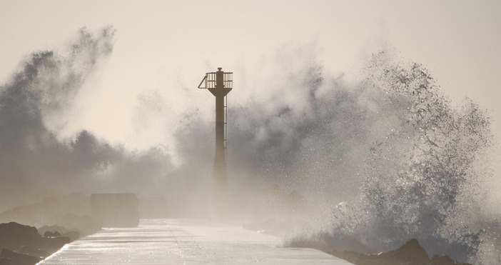 Южна Корея е връхлетяна от най силния тайфун от десетилетия   Хиляди