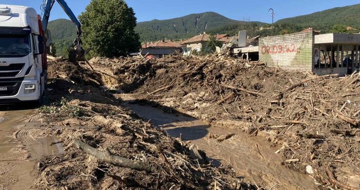 Петел следи какво се случва в наводнените български села Щетите след
