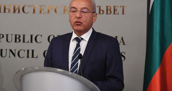 Премиерът Гълъб Донев заяви, че България няма да прави завива