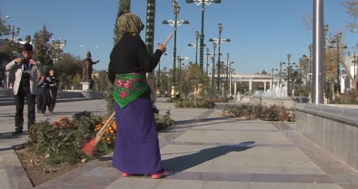 Строги ограничения за жените, съгласно традиционните ценности въведе Туркменистан.Бившата съветска република