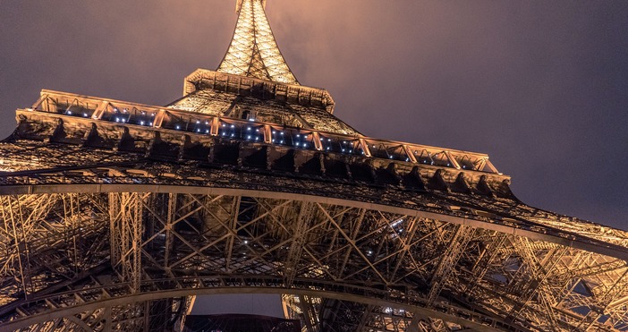 Айфеловата кула ще гасне в полунощ Франция обяви редица мерки