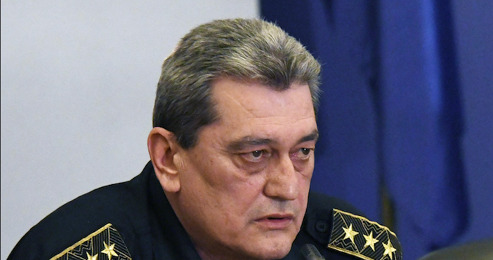 Рокади започнаха и в пожарната Дългогодишният директор на пожарната Николай Николов