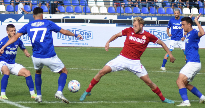 Крайно време е вече футболните хора да започнат да свързват