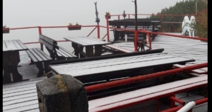 Падна първи сняг у нас Това стана на Боровец където