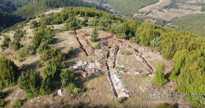 Иманяри разораха варварски български некропол на обект Свети Архангел при село