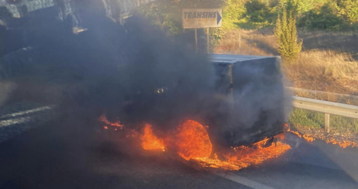 Тежък инцидент на магистрала Хемус Бус е избухнал в пламъци Няма
