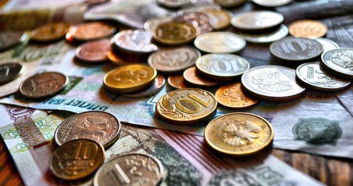 Руската национална валута се срина, като в сряда се разменяше