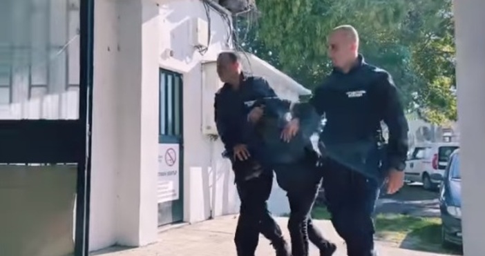 11 души са задържани при полицейска акция в Бургас и региона.