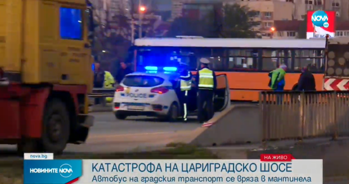 Стопкадри Нова ТвАвтобус на градския транспорт е катастрофирал на столичното