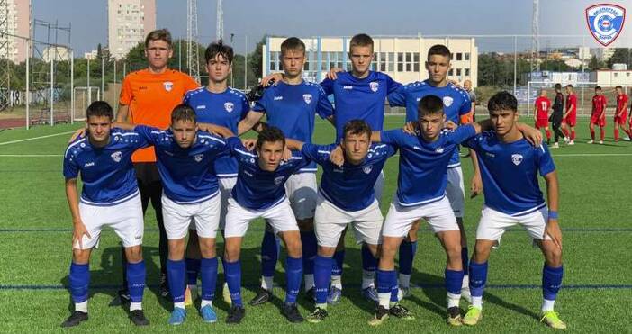 Футболистите от Елитната група на Спартак Варна U17 загубиха с