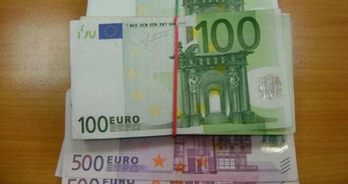 Митничари откриха недекларирани общо 189 050 евро в рамките на