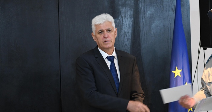 Посланикът на Украйна у нас Виталий Москаленко е отправил искане