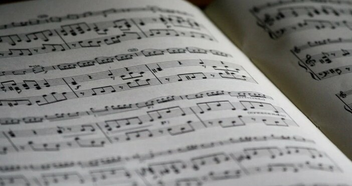 Празникът се провежда за първи път през 1974 г по