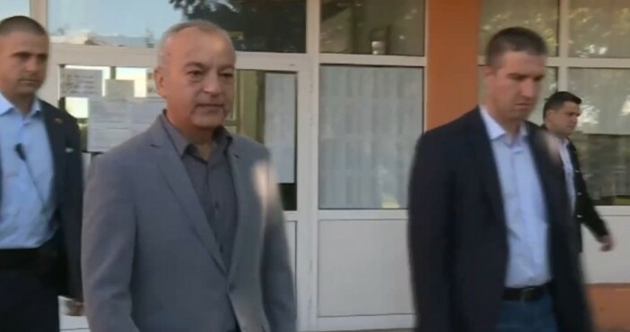 Служебният министър председател Гълъб Донев изрази надежда че политическите партии са