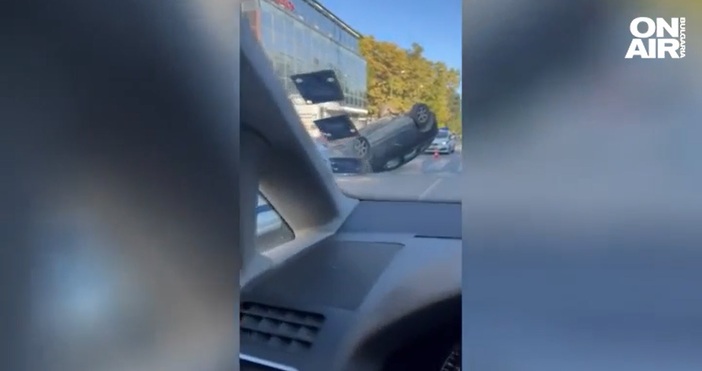 Две коли се блъснаха на булевард в София а едната