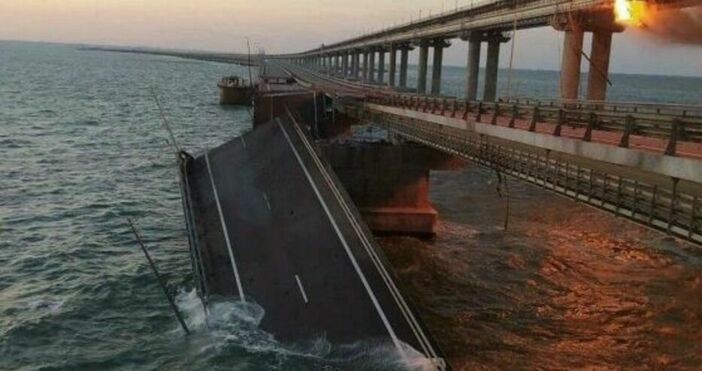 Петел следи какво се случва след експлозията на Кримския мост Държавна