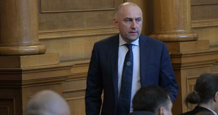 След краха на ИТН на изминалите парламентарни избори и неуспешният